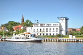 Гостиница HafenHotel PommernYacht  Иккермюнде